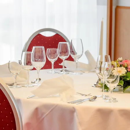 Mercure West Hotel 4*