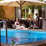 מלון Mercure West 4*