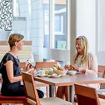Mercure West 4*