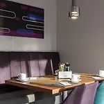 Mercure West 4*