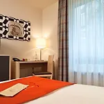 מלון Mercure West 4*