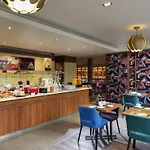 Mercure West מלון