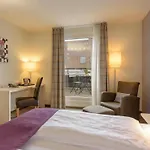 Mercure West Hotel 4*