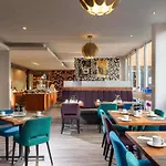 Mercure West מלון