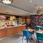 Mercure West 4*