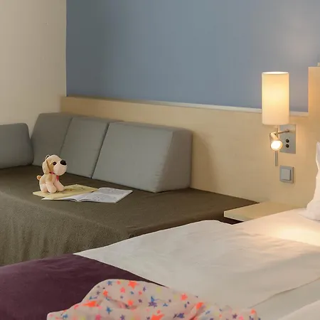 Mercure West 4*