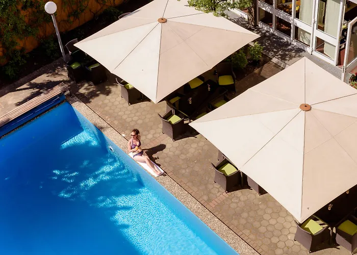 Mercure West Hotel 4*