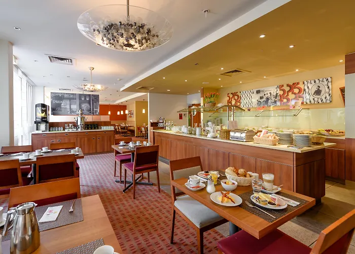 Mercure West فندق 4*