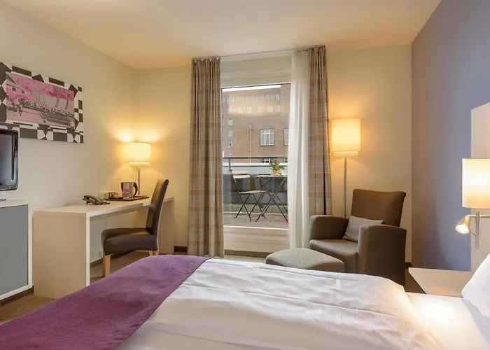 Mercure West فندق 4*