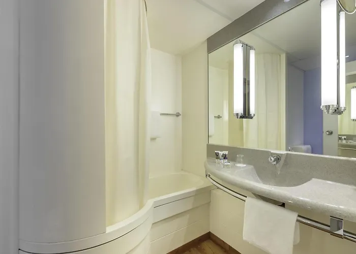 Mercure West Hotel 4*