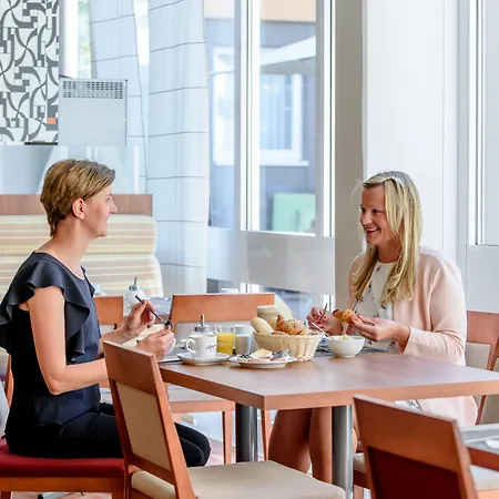 Mercure West 4*