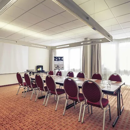 Mercure West فندق 4*