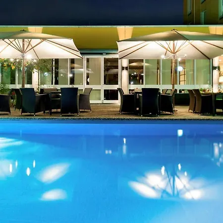 Hotel Mercure West 4*